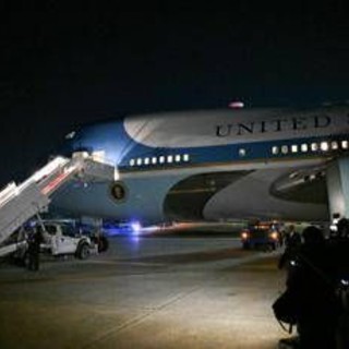 Guasto all'Air Force One, decolla verso Davos ma torna indietro