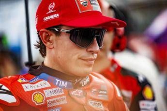 Gp Indonesia, caduta e frattura alla clavicola per Marquez: "Rispetto i medici, tornerò quando sarà possibile" Gp Indonesia, caduta e frattura alla clavicola per Marquez: "Rispetto i medici, tornerò quando sarà possibile"