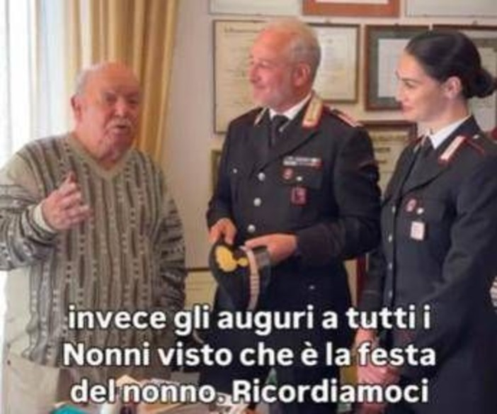 Festa dei nonni, Lino Banfi e i carabinieri contro le truffe: "Chiamate e non vi vergognate" Festa dei nonni, Lino Banfi e i carabinieri contro le truffe: "Chiamate e non vi vergognate"