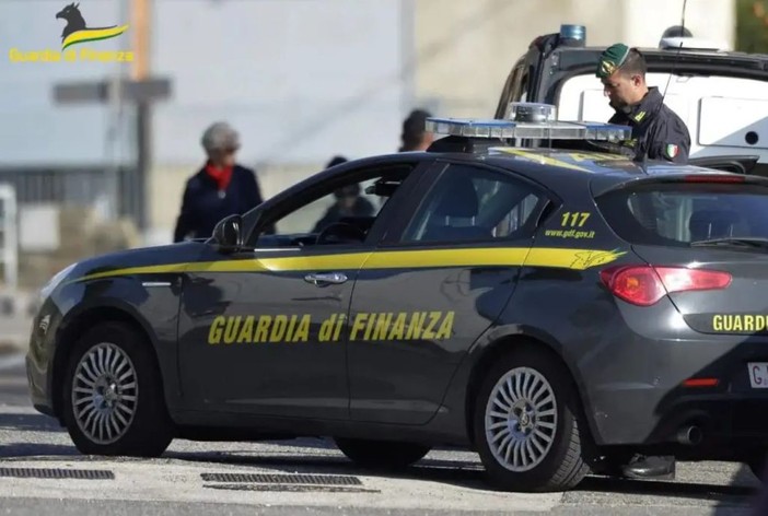 Furti d’auto e riciclaggio, 13 misure cautelari nel foggiano Furti d’auto e riciclaggio, 13 misure cautelari nel foggiano