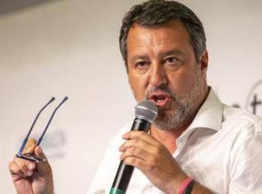 Salvini: "Chi esce da Lega finisce nel nulla". A Zelensky: "Amico mio stai perdendo, firma accordo"
