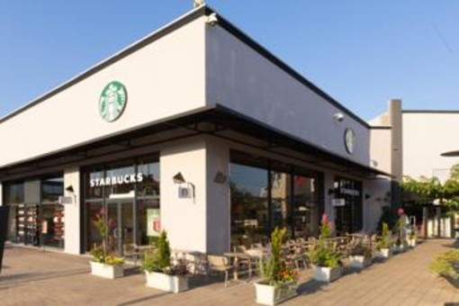 Starbucks® apre a Valmontone outlet e inaugura una nuova Coffee Experience Starbucks® apre a Valmontone outlet e inaugura una nuova Coffee Experience