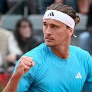 Zverev, ristorante non lo riconosce e... non lo fa entrare: "Non hai prenotato"