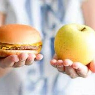 Alimentazione, pediatri: "Crescono disturbi da diete drastiche suggerite da chatbot e Ai" Alimentazione, pediatri: "Crescono disturbi da diete drastiche suggerite da chatbot e Ai"