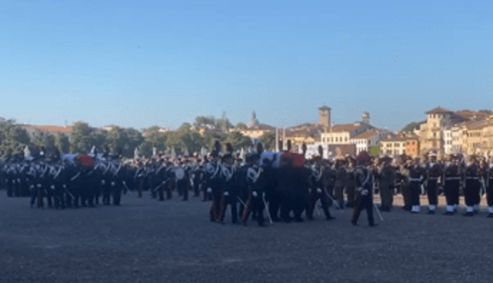 Padova, funerali di Stato dei tre carabinieri morti a Castel D'Azzano. L'omelia: "Evento incomprensibile" Padova, funerali di Stato dei tre carabinieri morti a Castel D'Azzano. L'omelia: "Evento incomprensibile"