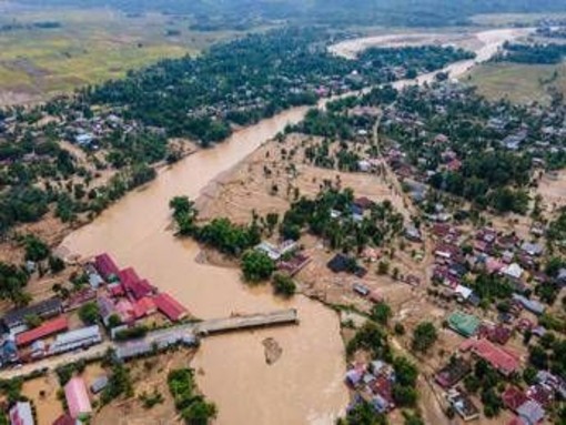 Alluvioni Indonesia e Sri Lanka, oltre 320 morti per inondazioni e frane