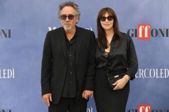 Monica Bellucci, le prime parole dopo rottura con Tim Burton: "Avrà sempre un posto nel mio cuore" Monica Bellucci, le prime parole dopo rottura con Tim Burton: "Avrà sempre un posto nel mio cuore"