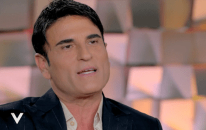 Sal Da Vinci, il retroscena prima della vittoria a Sanremo: cosa gli ha detto Laura Pausini Sal Da Vinci, il retroscena prima della vittoria a Sanremo: cosa gli ha detto Laura Pausini