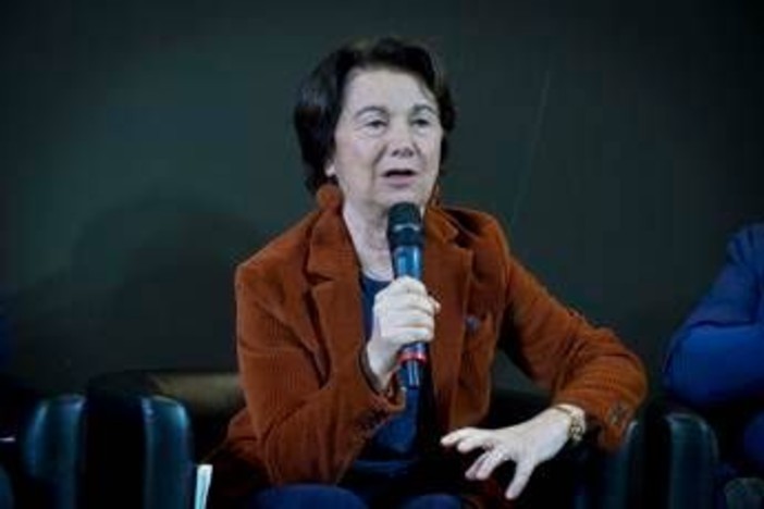 La ministra Roccella sulle nozze d'oro con il marito Luigi: "Le festeggio a marzo 2026, è l'amore della mia vita" La ministra Roccella sulle nozze d'oro con il marito Luigi: "Le festeggio a marzo 2026, è l'amore della mia vita"