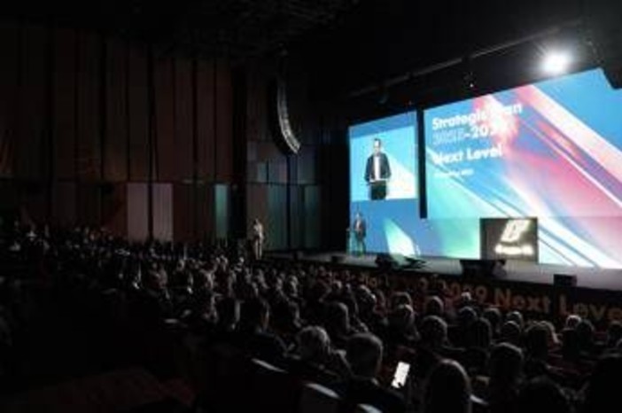 Fs, nel 2025 18 mld investiti, 241 mezzi consegnati e 35 mila treni riportati in orario