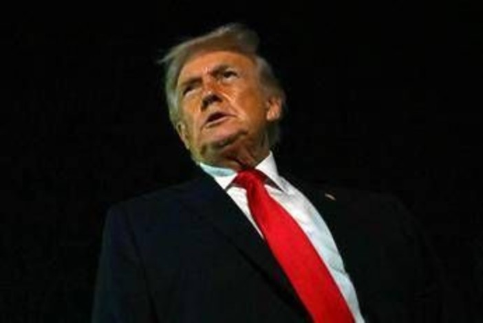 Trump svela la super arma segreta: "Abbiamo usato il Discombobulator in Venezuela" Trump svela la super arma segreta: "Abbiamo usato il Discombobulator in Venezuela"