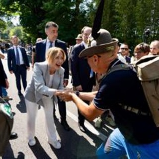 Italia-Usa, governo 'smorza' polemica con Trump. Meloni dagli Alpini: "Un po' di sano orgoglio nazionale" Italia-Usa, governo 'smorza' polemica con Trump. Meloni dagli Alpini: "Un po' di sano orgoglio nazionale"