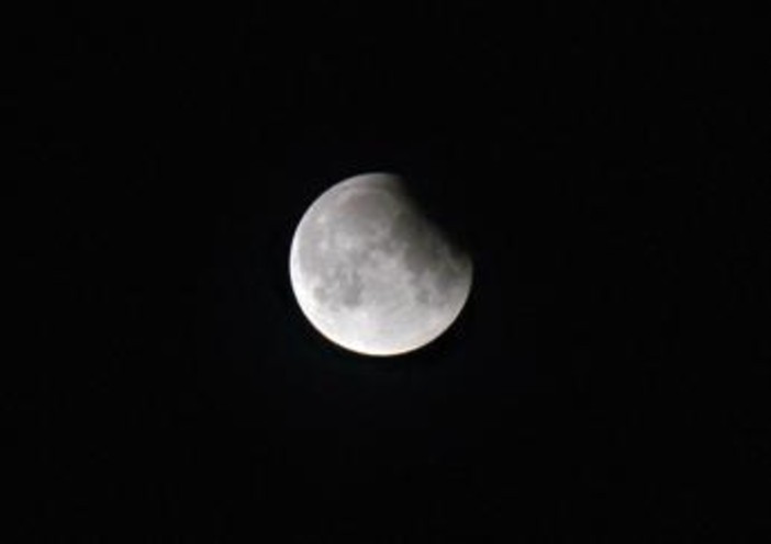 Eclissi lunare del 28 agosto, a che ora e dove vederla in Italia: la mappa e i consigli Eclissi lunare del 28 agosto, a che ora e dove vederla in Italia: la mappa e i consigli