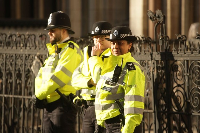 Attacco a sinagoga di Manchester, 4 feriti. Colpito l’attentatore Attacco a sinagoga di Manchester, 4 feriti. Colpito l’attentatore