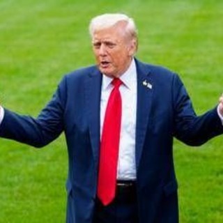 Ucraina-Russia, Trump: "Zelensky deve accettare le condizioni di Putin o sarà distrutto" Ucraina-Russia, Trump: "Zelensky deve accettare le condizioni di Putin o sarà distrutto"