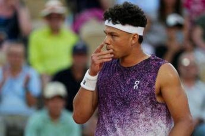 Roland Garros, cade un altro big: Shelton eliminato