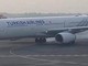 Aereo prende fuoco dopo atterraggio a Kathmandu in Nepal Aereo prende fuoco dopo atterraggio a Kathmandu in Nepal