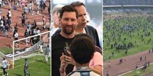 Messi a Calcutta, delirio allo stadio: caos e disordini Messi a Calcutta, delirio allo stadio: caos e disordini