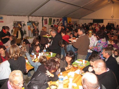 Candelo: la consulta del gemellaggio a la Roche per la festa popolare della soupe Candelo: la consulta del gemellaggio a la Roche per la festa popolare della soupe